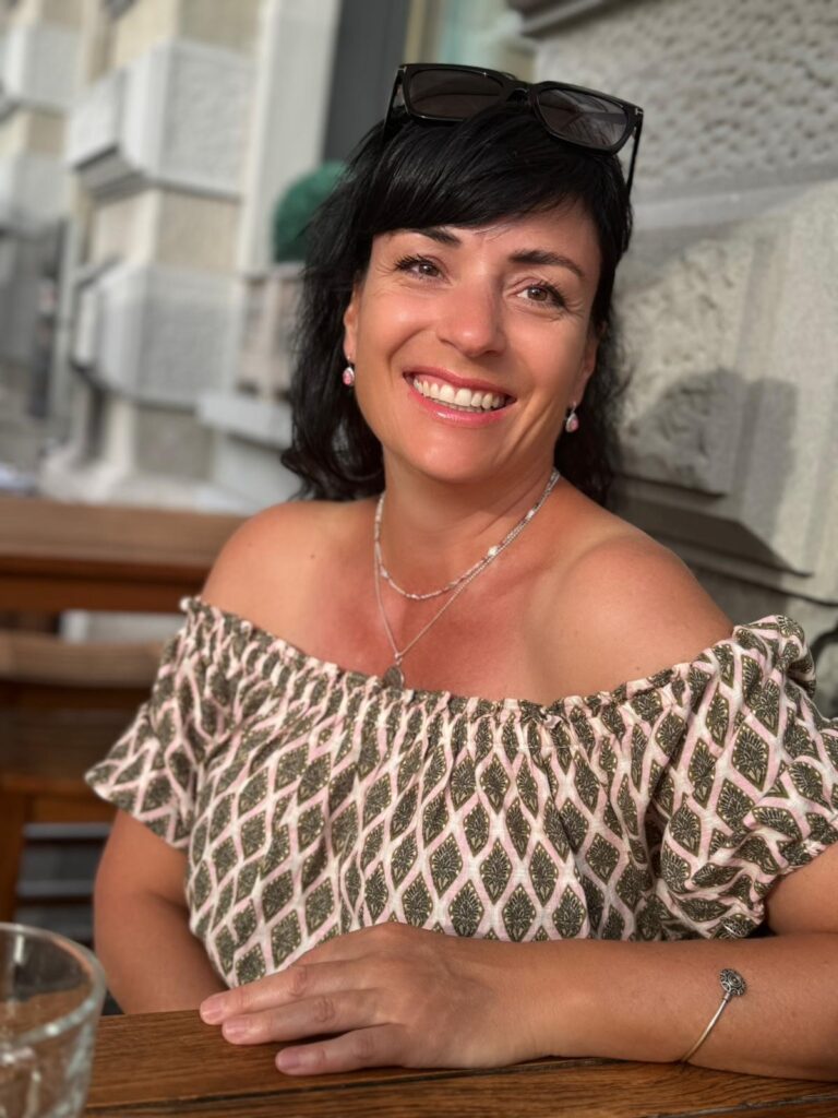 home_portrait_yvonne_waelti-beaute-des-pres_ottikon